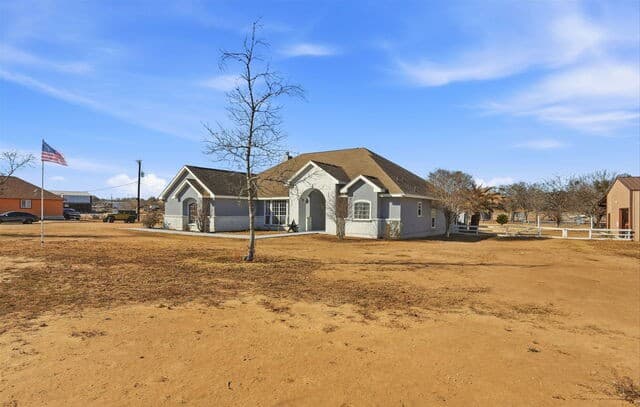 Home for sale at 6695 Fm 3175 in Somerset, TX — photo 2