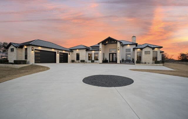 5-bedroom rental at 146 Obscure in Spring Branch, TX — photo 1