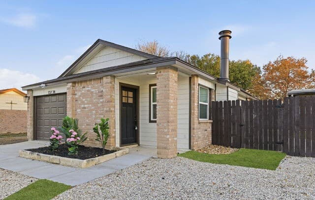 2-bedroom rental at 13734 Evanswood in San Antonio, TX — photo 1