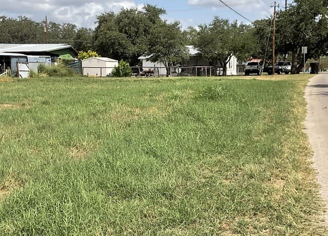 rental at 000 Libold in Devine, TX — photo 2