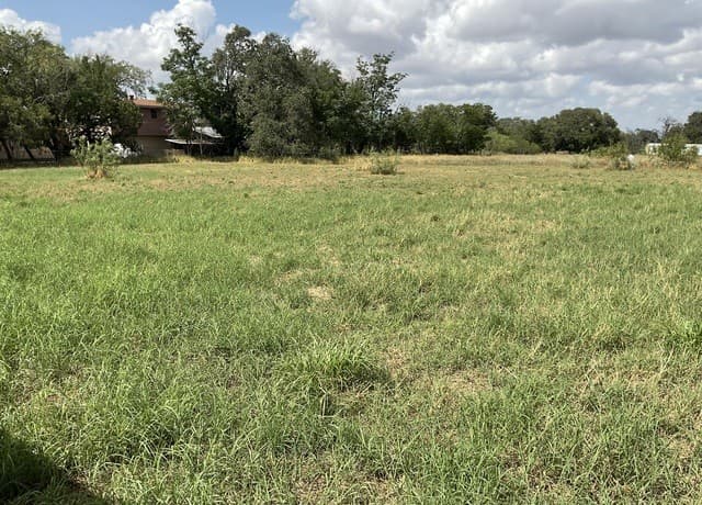 rental at 000 Libold in Devine, TX — photo 4