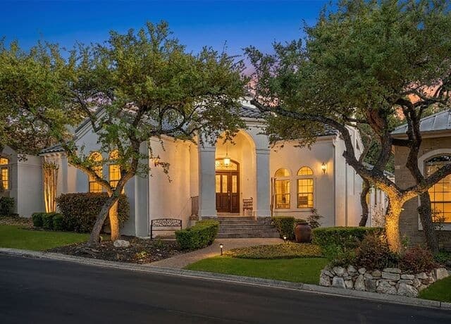 3-bedroom rental at 4 Waterford in San Antonio, TX — photo 1