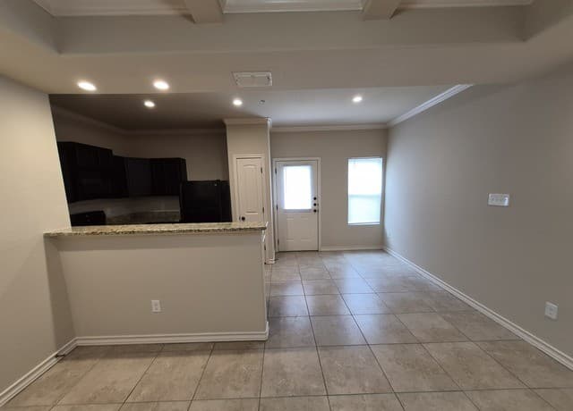 3-bedroom rental at 6619 Arancione Ave. Unit 102 in San Antonio, TX — photo 5