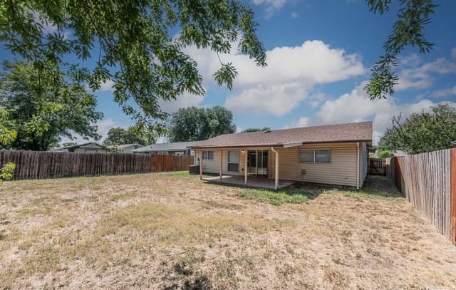 3-bedroom rental at 5011 Thomas Paine in Kirby, TX — photo 4