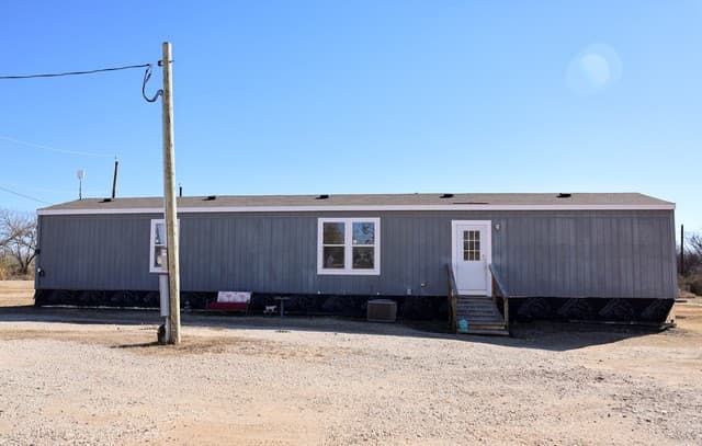 3-bedroom rental at 35 S Ala Blanca in Lytle, TX — photo 1