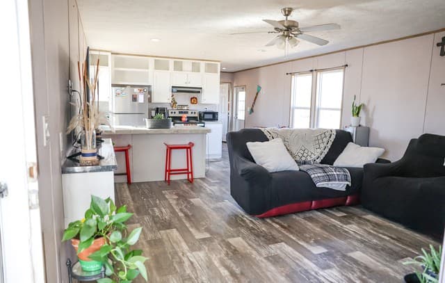 3-bedroom rental at 35 S Ala Blanca in Lytle, TX — photo 4