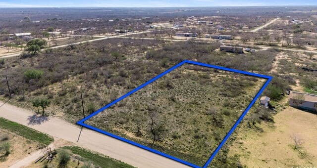 rental at 112 Cr 2644 in Moore, TX — photo 5
