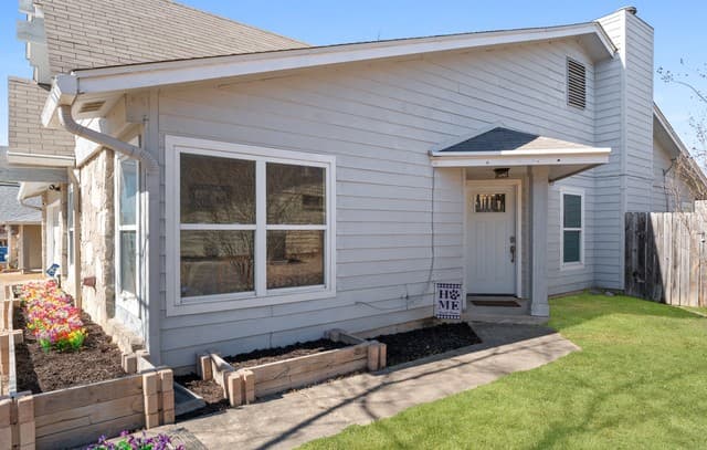 3-bedroom rental at 5323 Vista Run in San Antonio, TX — photo 4