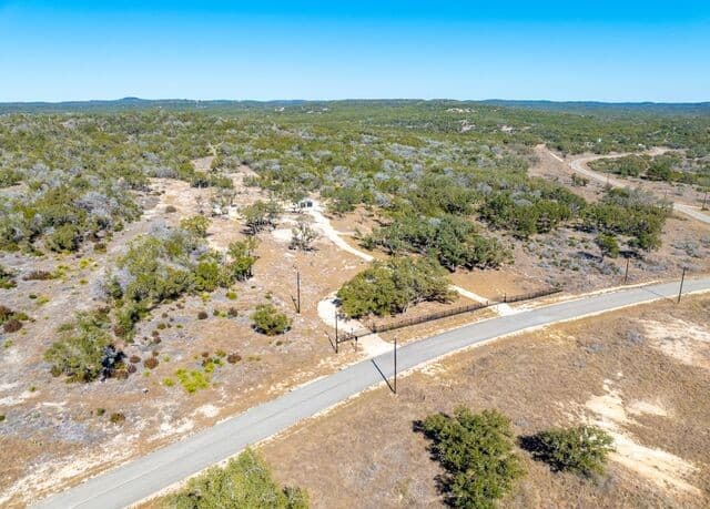 rental at 174 Crescent Ridge in Hondo, TX — photo 3
