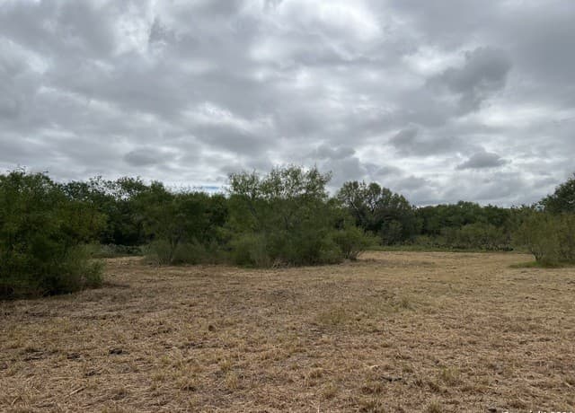 rental at 0 S Hwy 281 in Pleasanton, TX — photo 1