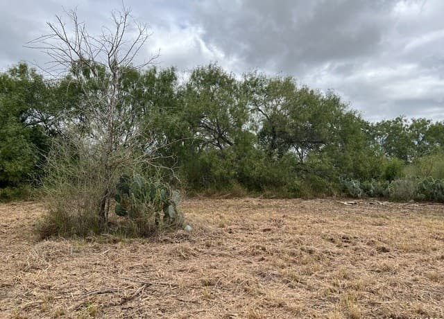 rental at 0 S Hwy 281 in Pleasanton, TX — photo 2