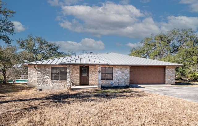 3-bedroom rental at 181 Spring in Spring Branch, TX — photo 1