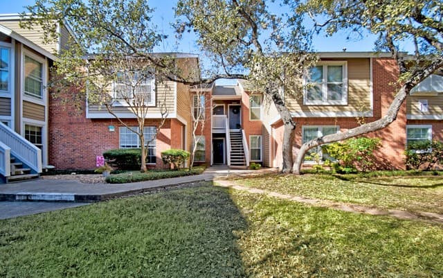 2-bedroom rental at 13130 Blanco Unit 1706 in San Antonio, TX — photo 1