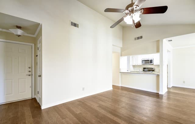 2-bedroom rental at 13130 Blanco Unit 1706 in San Antonio, TX — photo 5