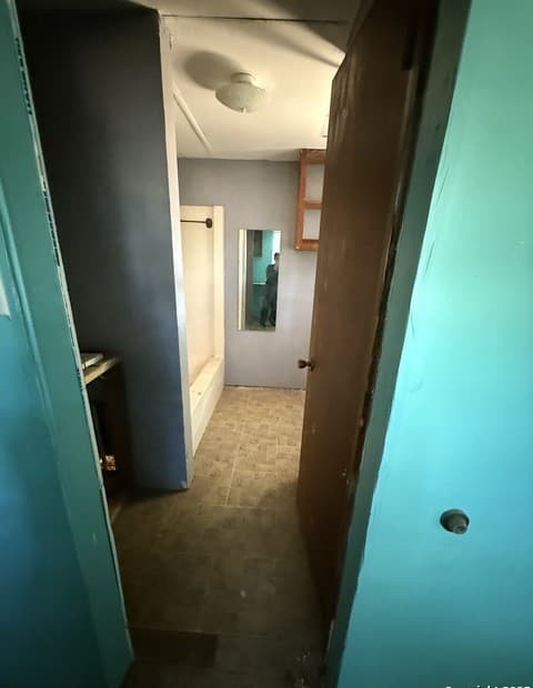 3-bedroom rental at 904 W. West Street in Stockdale, TX — photo 4