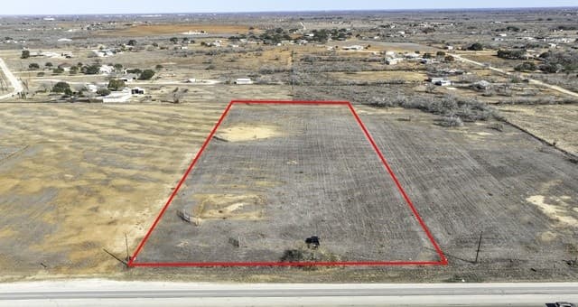 rental at 000 Highway 16 in Jourdanton, TX — photo 2
