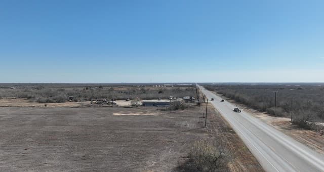 rental at 000 Highway 16 in Jourdanton, TX — photo 3