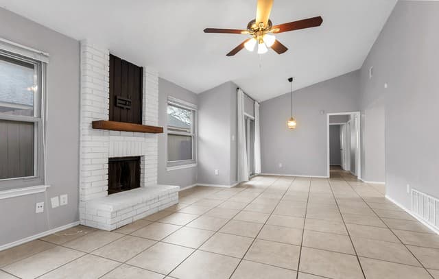 3-bedroom rental at 12043 Stoney Xing in San Antonio, TX — photo 5