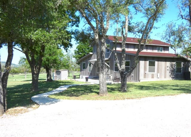 4-bedroom rental at 234 Mill Dam in Comfort, TX — photo 2