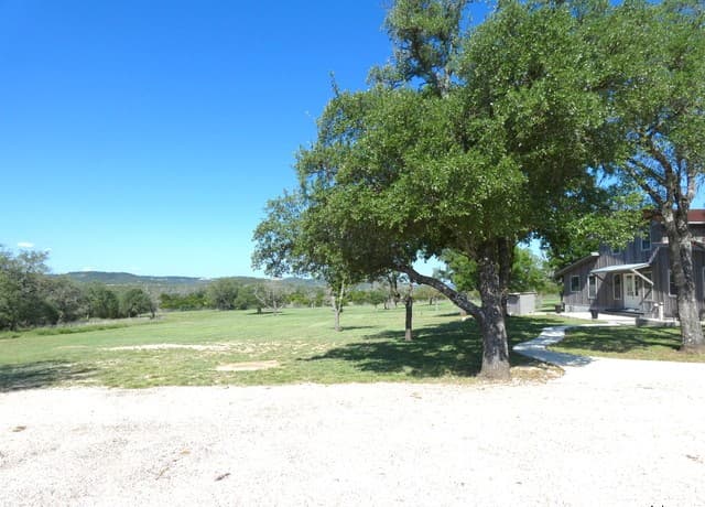 4-bedroom rental at 234 Mill Dam in Comfort, TX — photo 3