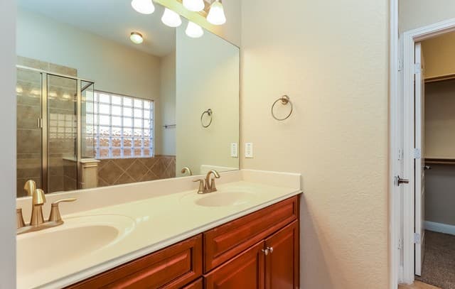 4-bedroom rental at 7910 William Grove in San Antonio, TX — photo 3