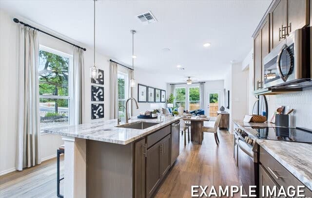 5-bedroom rental at 1018 West 1604 North Unit 205 in San Antonio, TX — photo 3