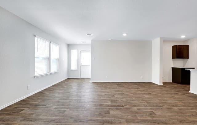 4-bedroom rental at 13512 Waxman Spark in San Antonio, TX — photo 3