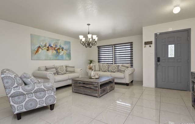4-bedroom rental at 707 Ridingate Farm in San Antonio, TX — photo 4