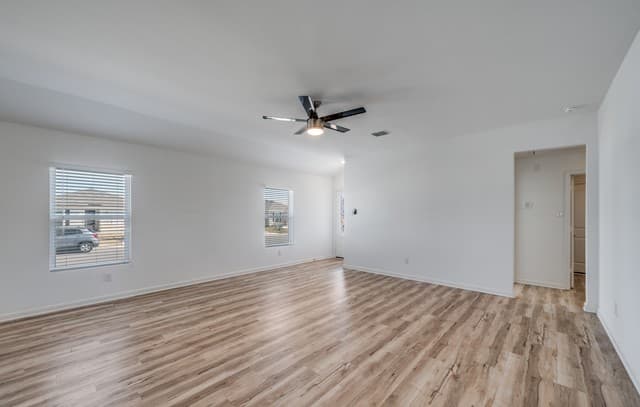 3-bedroom rental at 11503 Lazybird in San Antonio, TX — photo 5