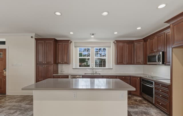 3-bedroom rental at 623 Leigh St in San Antonio, TX — photo 3