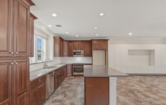 3-bedroom rental at 623 Leigh St in San Antonio, TX — photo 5