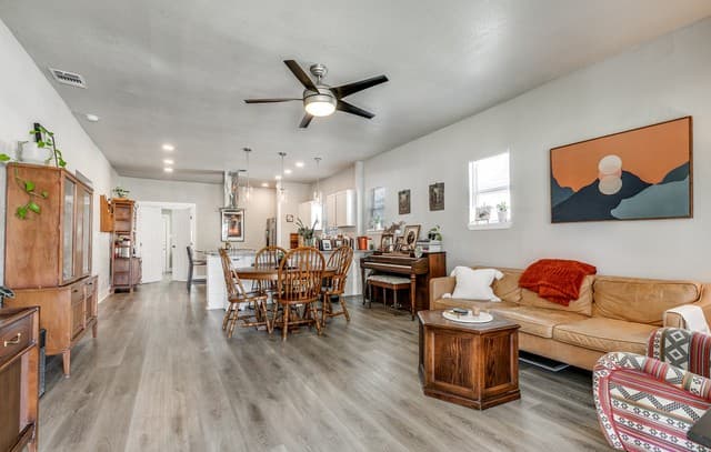 3-bedroom rental at 1830 W Magnolia in San Antonio, TX — photo 4