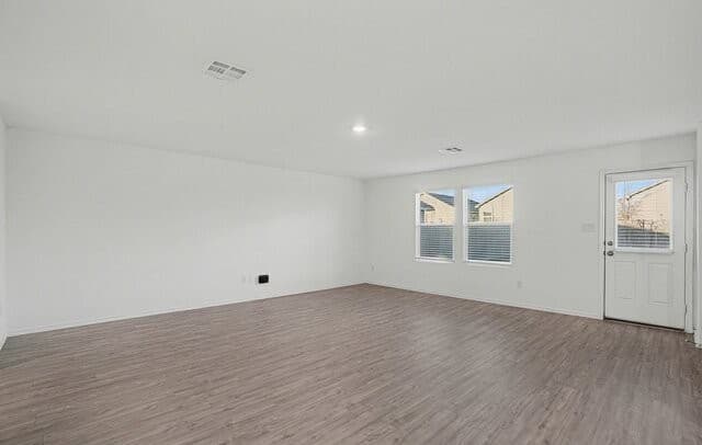 4-bedroom rental at 5459 Daphne Path in San Antonio, TX — photo 2