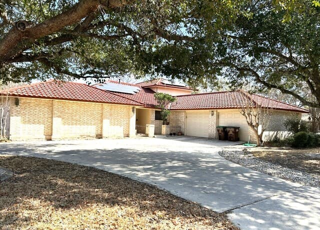 4-bedroom rental at 6302 Port Royal in San Antonio, TX — photo 2