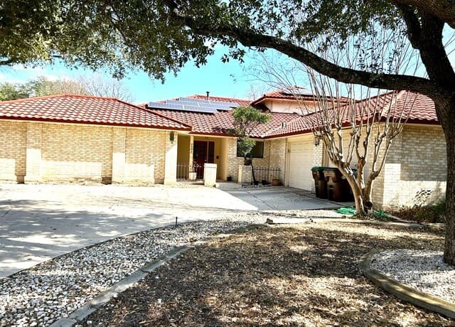 4-bedroom rental at 6302 Port Royal in San Antonio, TX — photo 3