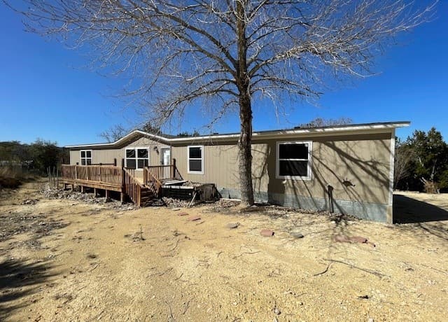 5-bedroom rental at 207 Hopi Trail in Bandera, TX — photo 2