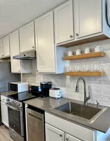 2-bedroom rental at 7160 Elm Cove in San Antonio, TX — photo 2