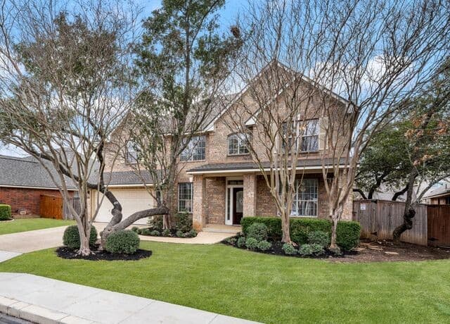 5-bedroom rental at 18619 Rogers Place in San Antonio, TX — photo 3