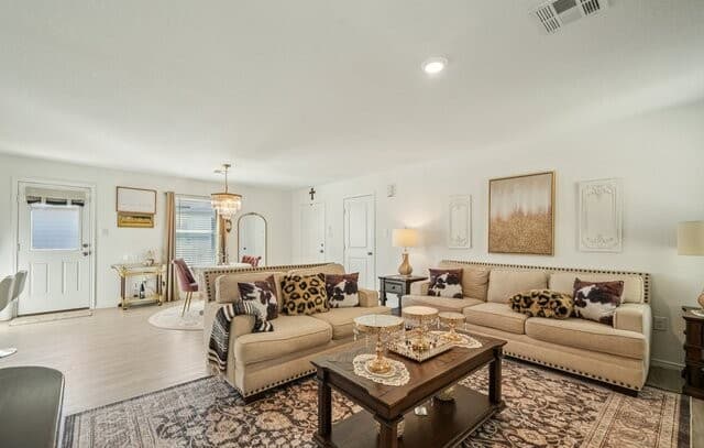 3-bedroom rental at 13511 Barton Cv in San Antonio, TX — photo 3
