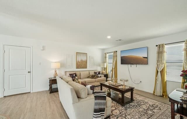 3-bedroom rental at 13511 Barton Cv in San Antonio, TX — photo 5