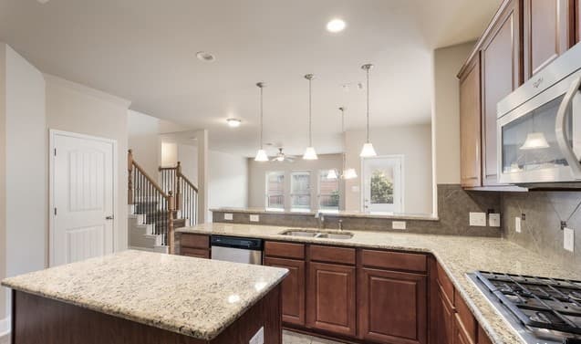 5-bedroom rental at 12635 Perini Ranch in San Antonio, TX — photo 5
