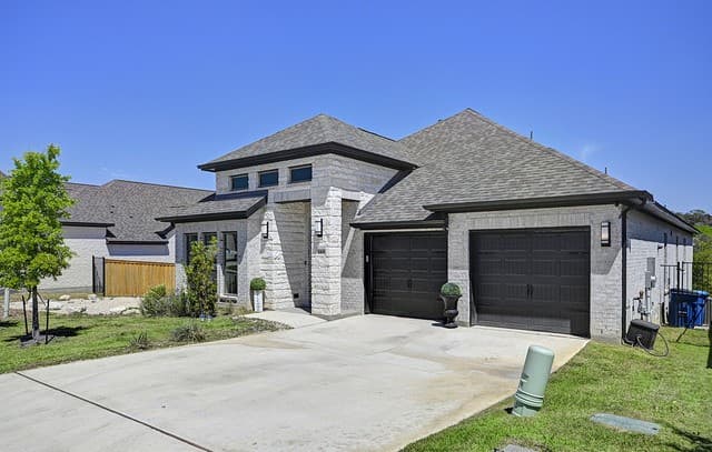 4-bedroom rental at 24118 Sidehill Lie in San Antonio, TX — photo 3