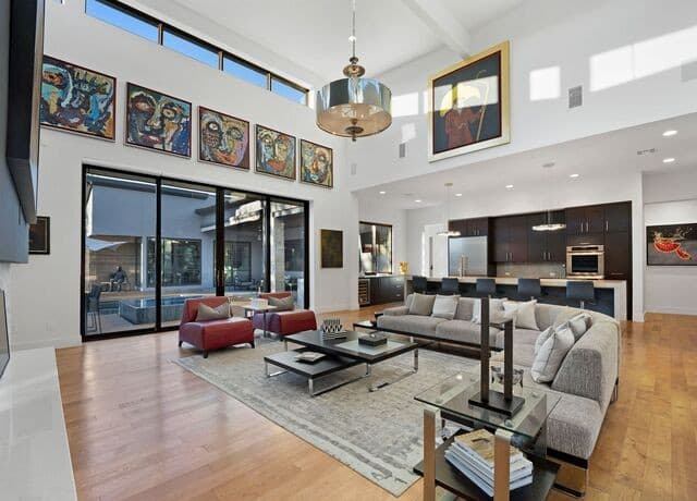 5-bedroom rental at 2 Via Aragon in San Antonio, TX — photo 4