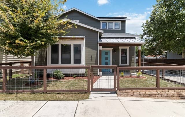 3-bedroom rental at 631 Burleson in San Antonio, TX — photo 1