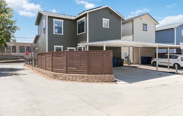 3-bedroom rental at 631 Burleson in San Antonio, TX — photo 5