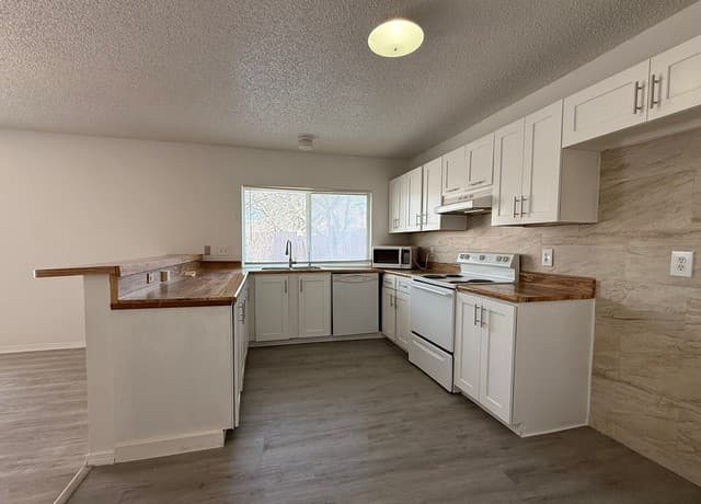 3-bedroom rental at 1318 Bayou Dr in San Antonio, TX — photo 4