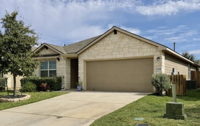 4-bedroom rental at 22118 Backspin in San Antonio, TX — photo 2