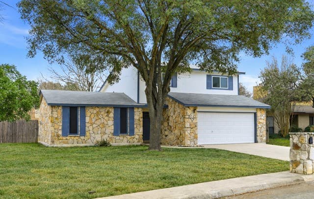 3-bedroom rental at 3231 Morning Trail in San Antonio, TX — photo 2