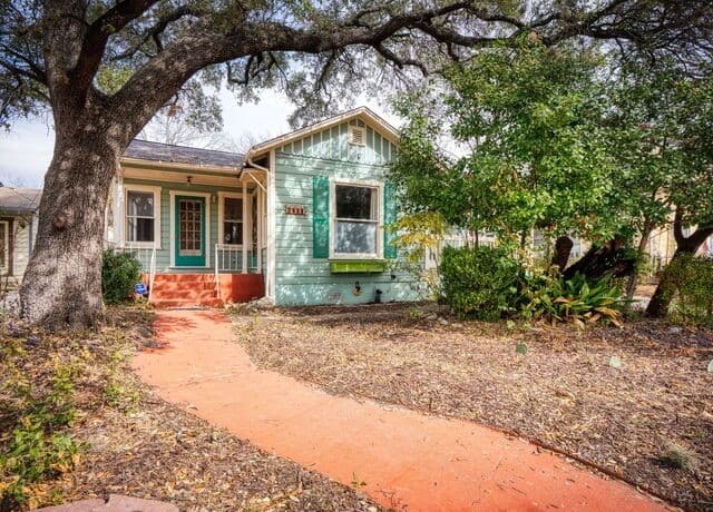 4-bedroom rental at 2141 W Magnolia Avenue in San Antonio, TX — photo 1