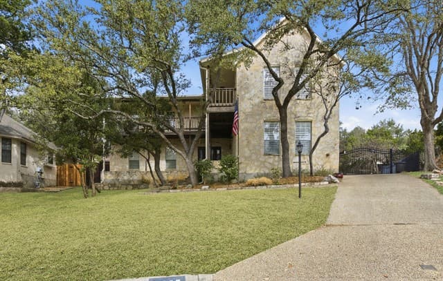 4-bedroom rental at 6807 Arrow Way in San Antonio, TX — photo 1